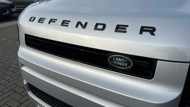 Land Rover Defender 90 Diesel 3.0 D200 Hard Top Auto